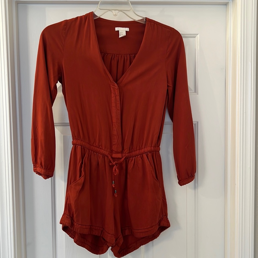 H&M new Copper Long Sleeve Romper Size 4 Cute front pockets, V-beck, button down